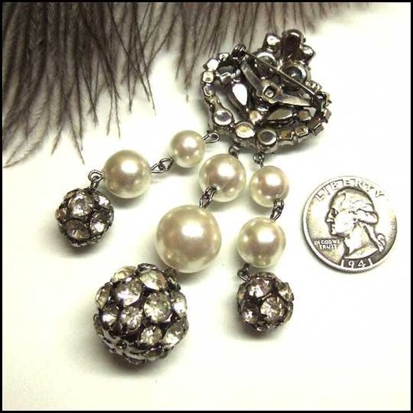 1950s Hattie Carnegie Chandelier Crystal Orb Vintage Crown Pearl Brooch - Picture 7 of 8